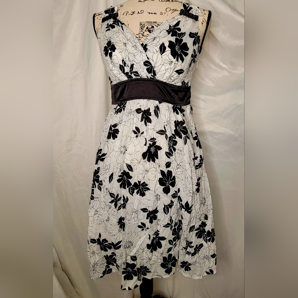Romy black white floral summer dress size S